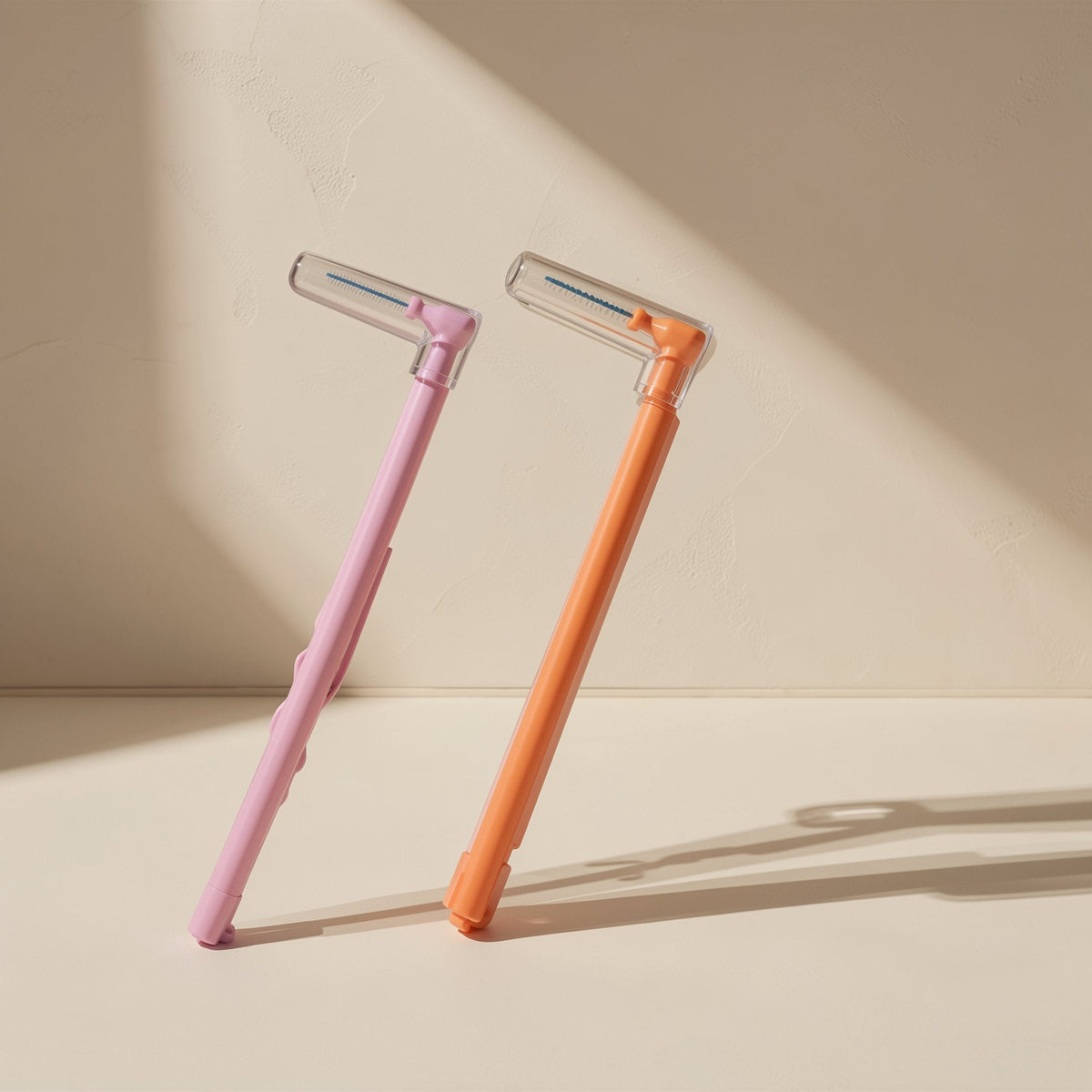 L-shaped interdental brush with a small head and ultra-fine, soft bristles - view 4