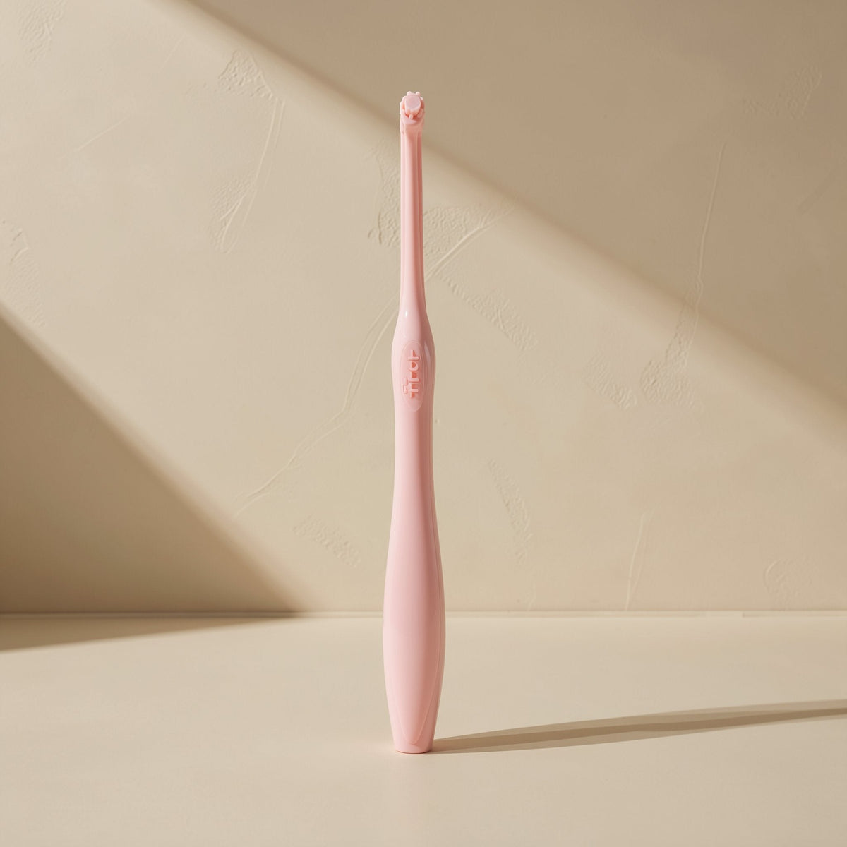 Manual single-head orthodontic toothbrush with pointed soft bristles and a single hole - view 5