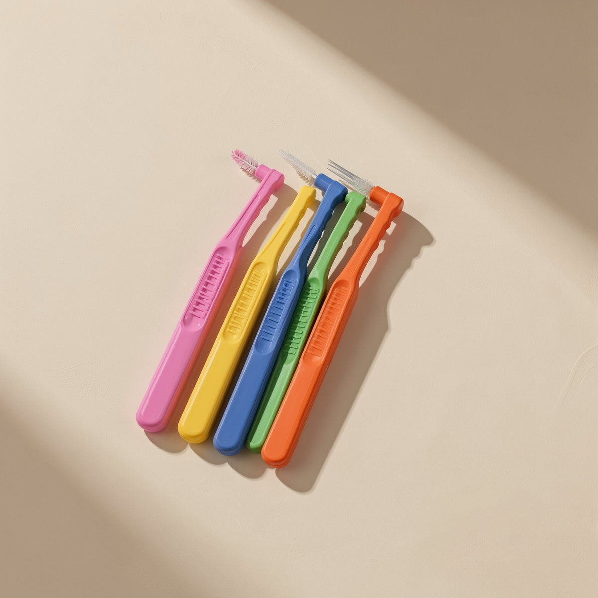 L-shaped manual interdental brush, with 10 brushes per bag