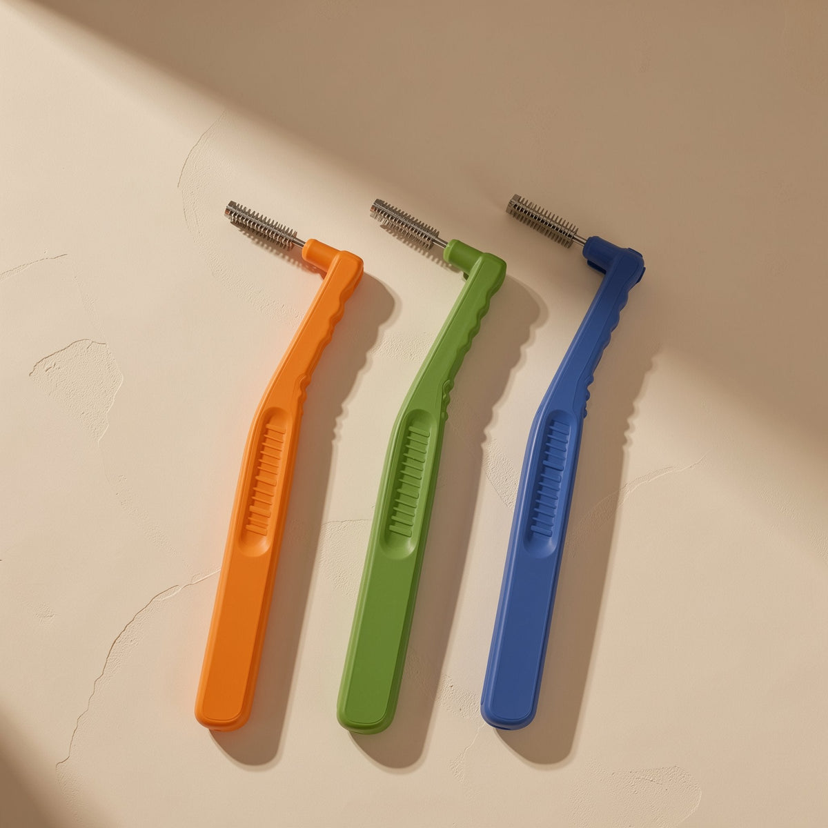 L-shaped manual interdental brush, with 10 brushes per bag - view 2